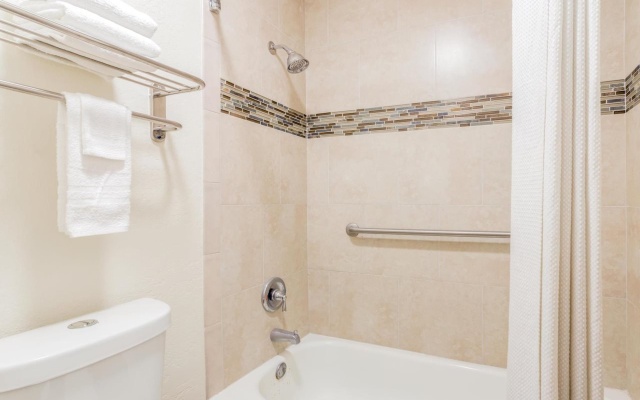 photo 5 of Econo Lodge Inn & Suites Florida City