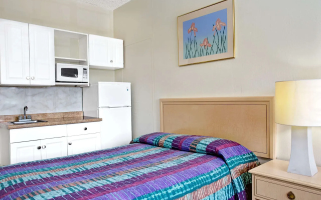 photo 5 of Knights Inn Hallandale