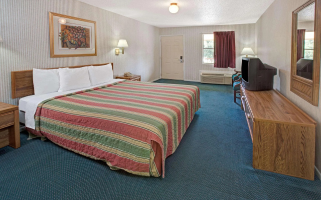 photo 3 of Knights Inn South Houston