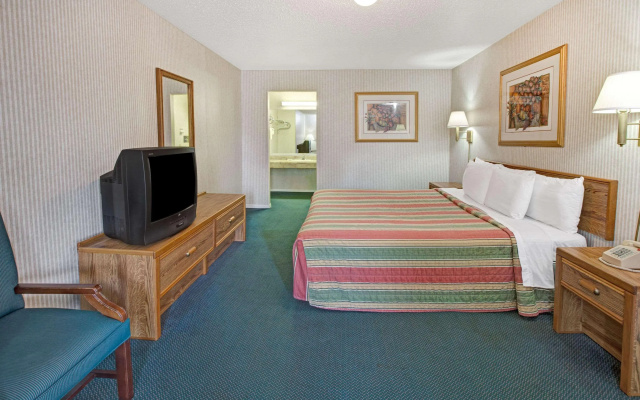 photo 4 of Knights Inn South Houston