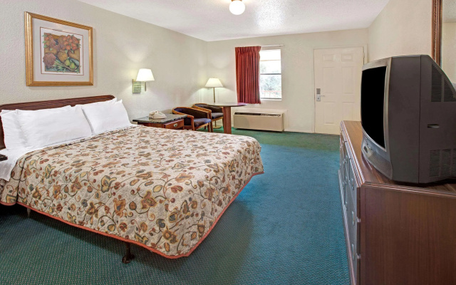 photo 5 of Knights Inn South Houston