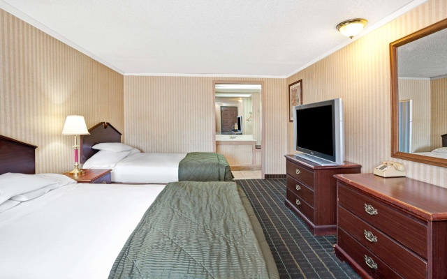 photo 2 of Knights Inn Madison Heights MI