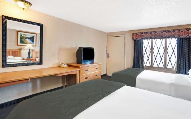 photo 3 of Knights Inn Madison Heights MI