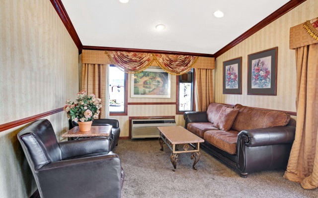 photo 5 of Knights Inn Madison Heights MI