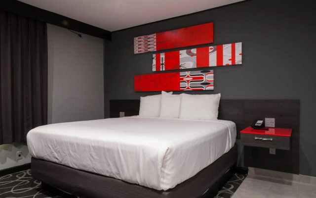 photo 2 of Astro Pasadena Hotel