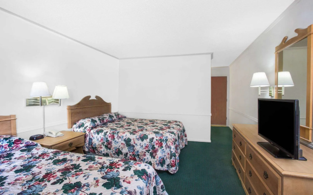 photo 4 of Knights Inn Pico Rivera