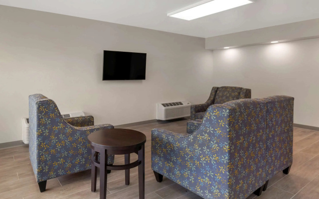 photo 5 of Quality Inn Saint Petersburg North-Tampa Bay