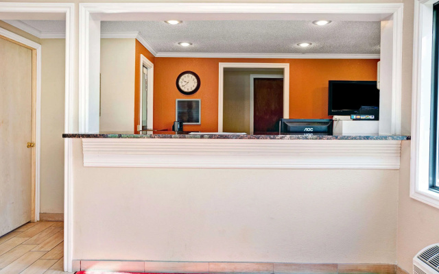 photo 2 of Knights Inn Sterling Heights