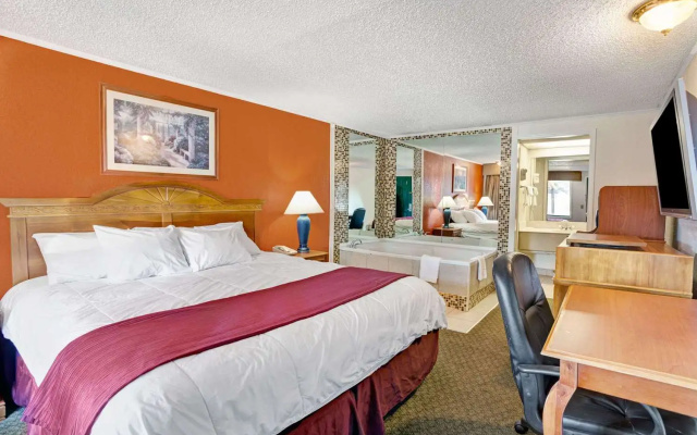 photo 5 of Knights Inn Sterling Heights