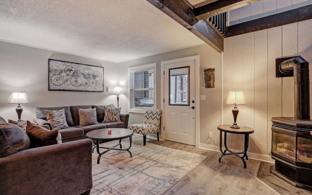 photo 2 of Knotty Pine Lodge - 4 Br Townhouse