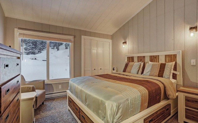 photo 3 of Knotty Pine Lodge - 4 Br Townhouse
