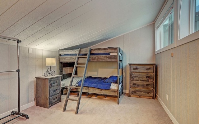 photo 4 of Knotty Pine Lodge - 4 Br Townhouse