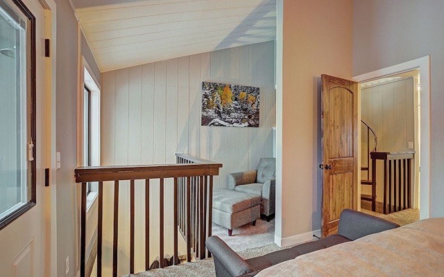 photo 5 of Knotty Pine Lodge - 4 Br Townhouse