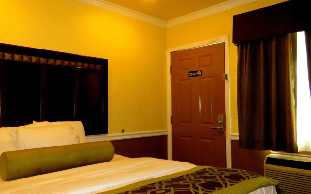 photo 2 of La Bonita Inn Motel