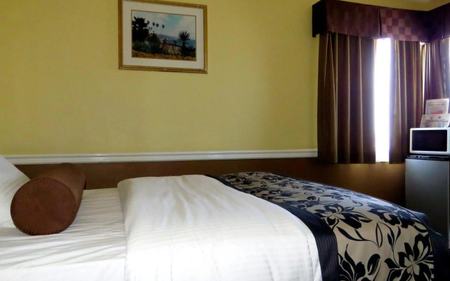 photo 3 of La Bonita Inn Motel
