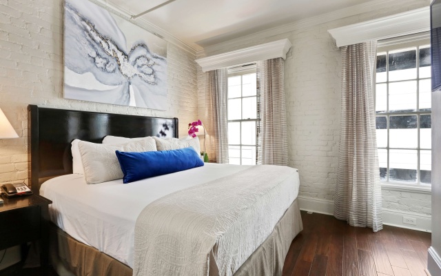 photo 3 of La Galerie French Quarter Hotel