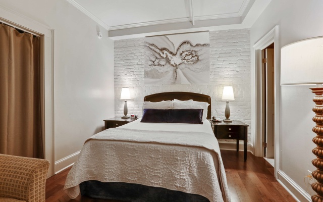 photo 4 of La Galerie French Quarter Hotel