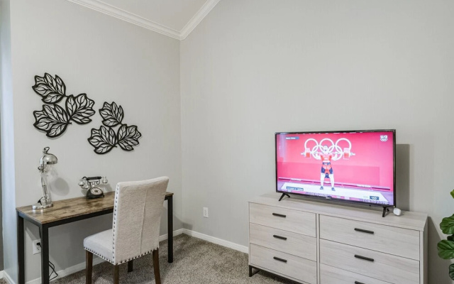 photo 5 of La Maison Heights in Houston Heights, Luxury Stays, Work-cation, High Speed Wifi
