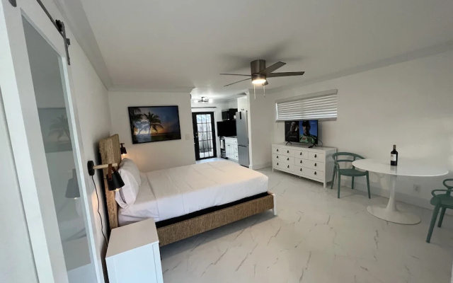 photo 2 of La Mer Motel