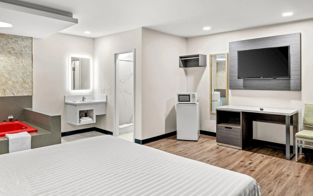 photo 5 of La Mirage Inn - Long Beach