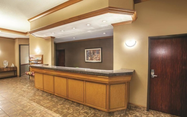 photo 2 of La Quinta by Wyndham Portland Airport
