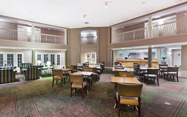 photo 3 of La Quinta Inn & Suites by Wyndham Houston Bush IAH South
