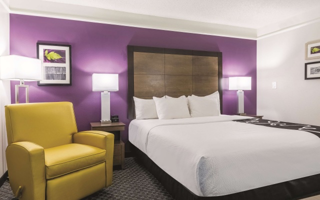 photo 5 of La Quinta Inn & Suites by Wyndham Alexandria Airport