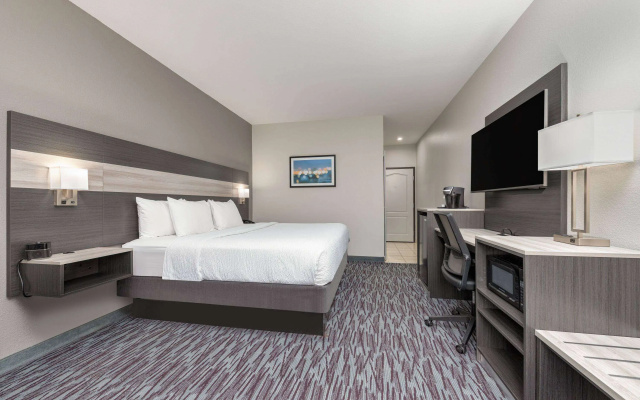 photo 5 of La Quinta Inn & Suites by Wyndham Allen at The Village