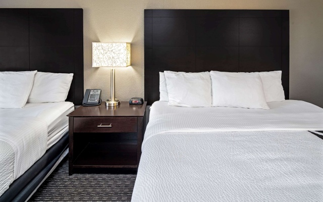 photo 3 of La Quinta Inn & Suites by Wyndham Anaheim
