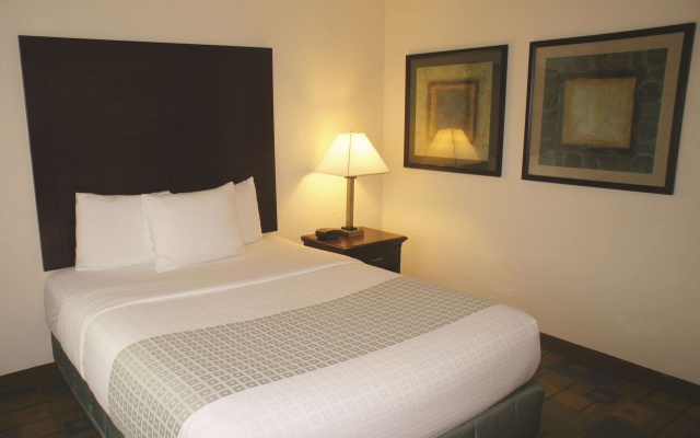 photo 3 of La Quinta Inn & Suites by Wyndham Boston Somerville