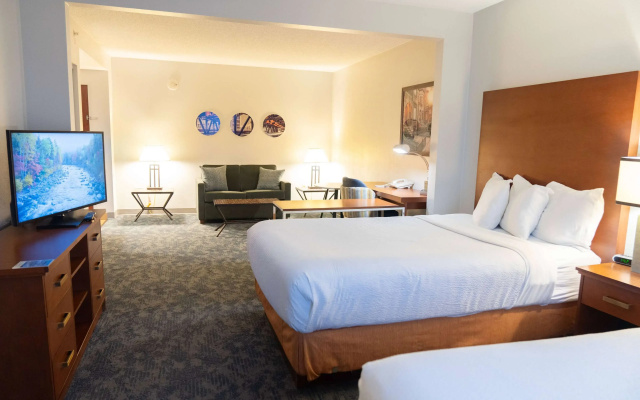 photo 5 of La Quinta Inn & Suites by Wyndham Bannockburn-Deerfield