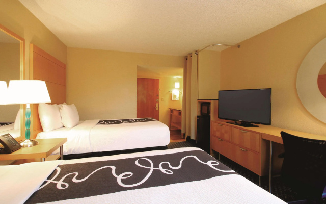 photo 2 of La Quinta Inn & Suites by Wyndham Deerfield Beach I-95