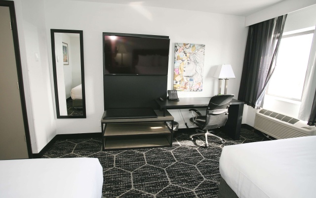 photo 3 of La Quinta Inn & Suites by Wyndham Des Moines West Clive