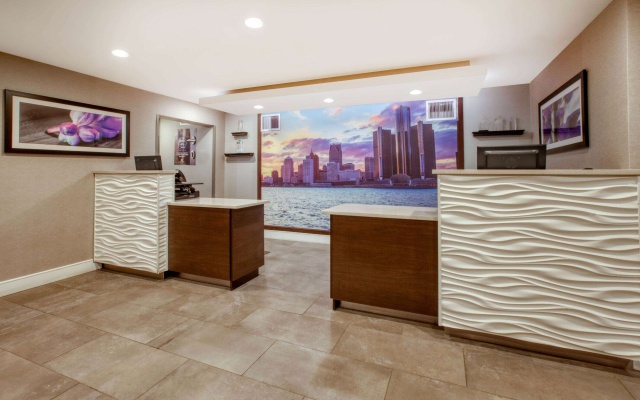 photo 2 of La Quinta Inn & Suites by Wyndham Detroit Utica