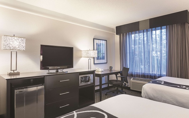 photo 3 of La Quinta Inn & Suites by Wyndham Fort Lauderdale Tamarac