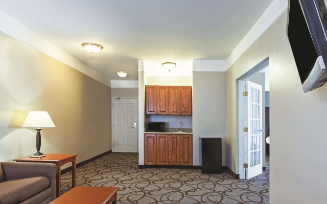 photo 3 of La Quinta Inn & Suites by Wyndham Granbury