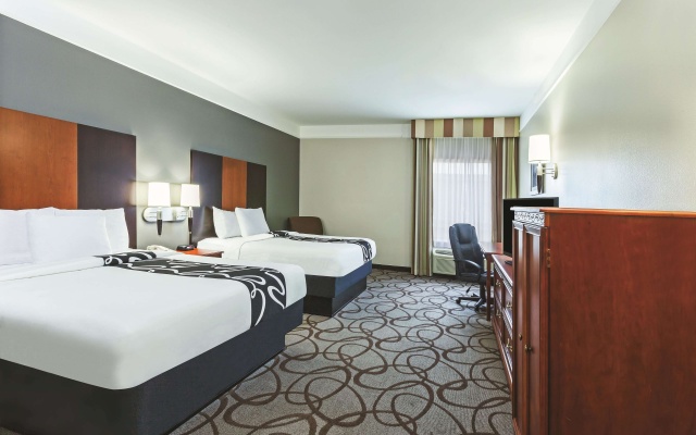 photo 4 of La Quinta Inn & Suites by Wyndham Granbury