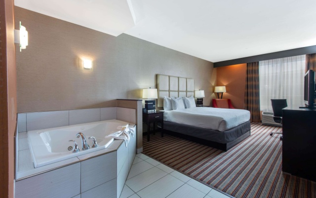 photo 5 of La Quinta Inn & Suites by Wyndham Harrisburg-Hershey