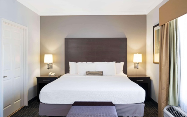 photo 5 of La Quinta Inn & Suites by Wyndham Houston - Westchase