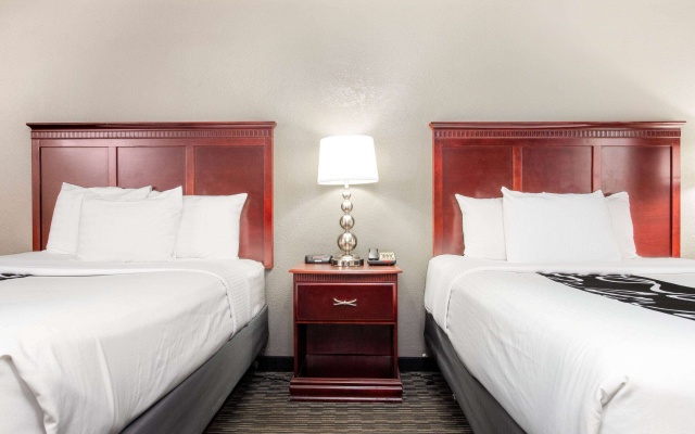 photo 3 of La Quinta Inn & Suites by Wyndham Indianapolis South