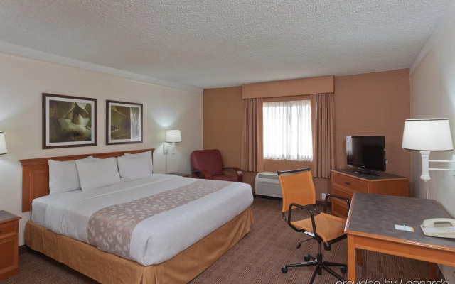 photo 4 of La Quinta Inn & Suites by Wyndham Las Vegas Airport N Conv.