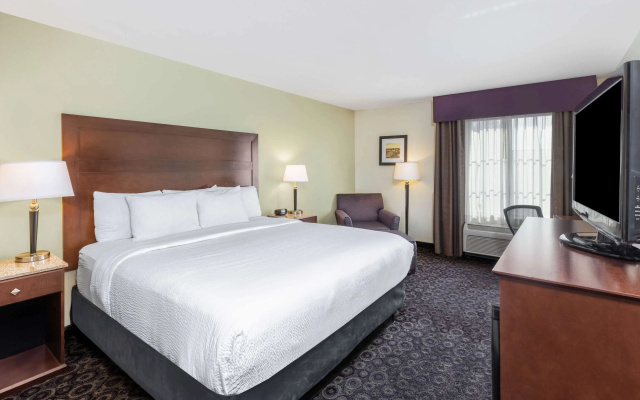 photo 5 of La Quinta Inn & Suites by Wyndham Las Vegas Airport South