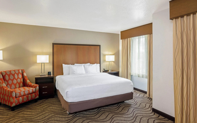 photo 5 of La Quinta Inn & Suites by Wyndham Las Vegas Red Rock