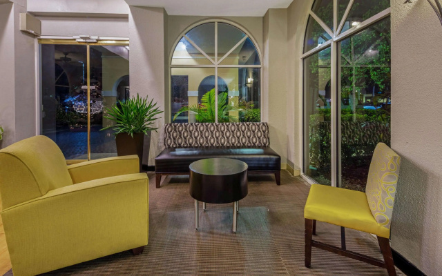 photo 2 of La Quinta Inn & Suites by Wyndham Miami Lakes