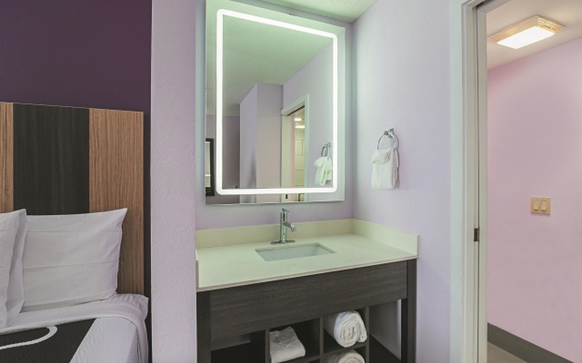 photo 2 of La Quinta Inn & Suites by Wyndham Minneapolis Northwest
