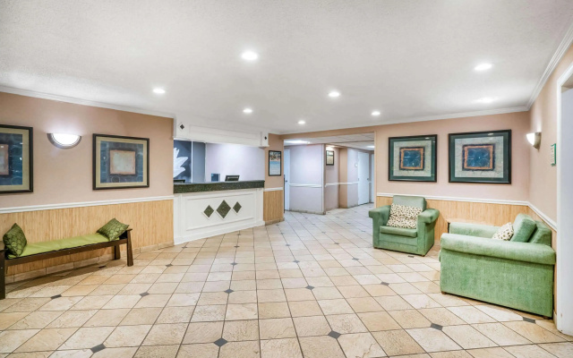 photo 2 of La Quinta Inn & Suites by Wyndham Nashville Franklin