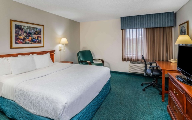 photo 5 of La Quinta Inn & Suites by Wyndham Nashville Franklin