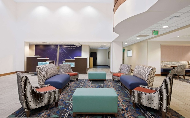 photo 2 of La Quinta Inn & Suites by Wyndham Omaha Airport Downtown