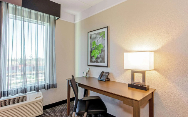 photo 3 of La Quinta Inn & Suites by Wyndham Panama City