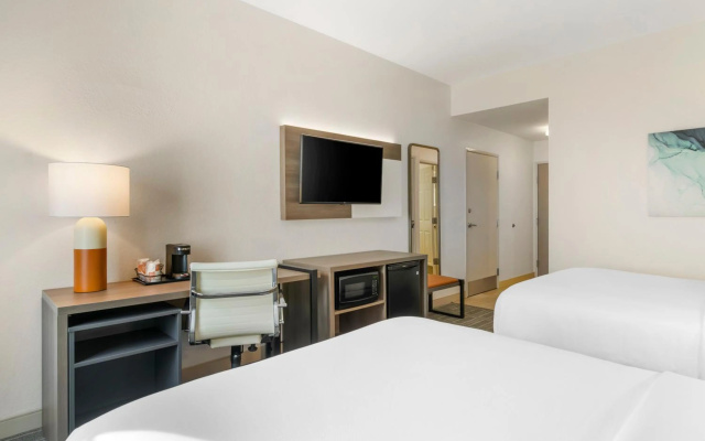 photo 4 of Comfort Inn & Suites